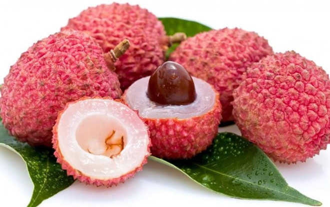 Bạn không nên ăn chung sầu riêng với vải - một loại trái cây ngọt thơm, phổ biến ở miền Bắc Việt Nam. Ảnh: caythuoc.