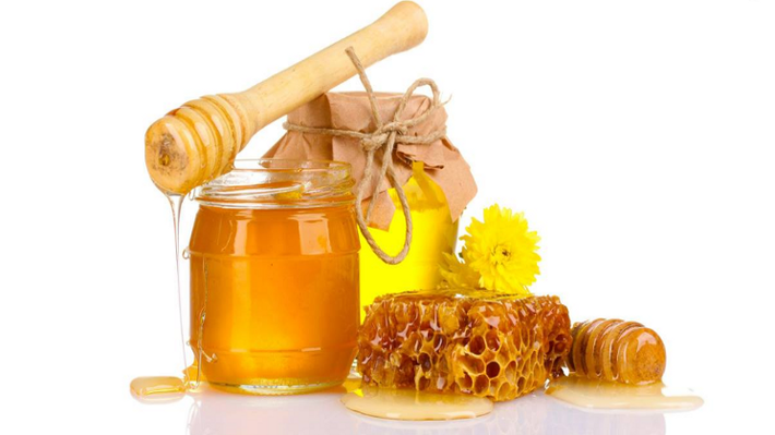 Mật ong sử dụng với cua sẽ ảnh hưởng đến đường tiêu hóa, gây tiêu chảy và có thể dẫn đến ngộ độc. Ảnh: huongnui.