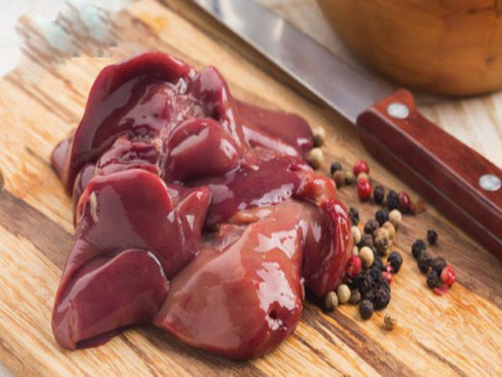 Gan lợn là món ăn chứa nhiều vitamin A và chất sắt có tác dụng phòng chống thiếu máu rất tốt. Ảnh: plo.