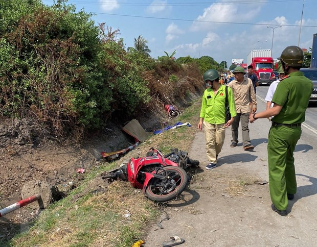 2. Đâm vào đuôi xe ô tô đầu kéo bị tử vong tại chỗ: Vào hồi 5h ngày 14/7, vụ tai nạn giao thông giữa xe môtô với xe đầu kéo đã xảy ra tại km70+700, Quốc lộ 5 thuộc địa bàn xã Kim Xuyên, huyện Kim Thành, Hải Dương.
