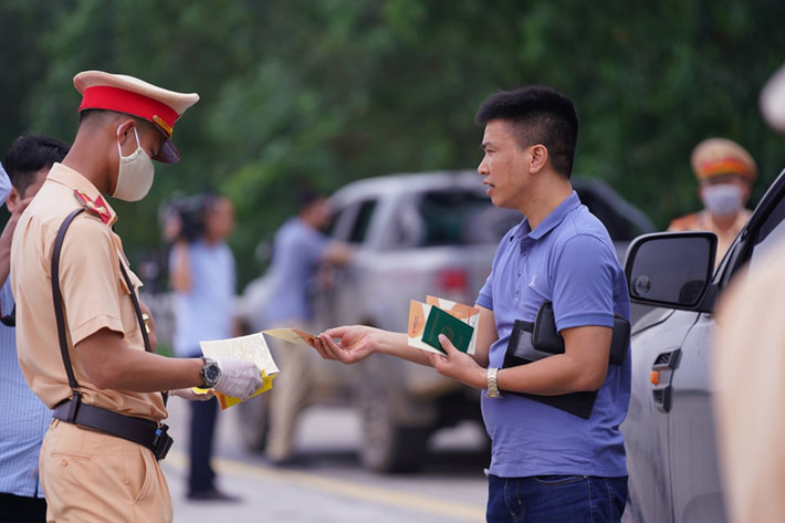 Lực lượng CSGT được phép dừng, kiểm tra phương tiện mà không cần phát hiện lỗi ban đầu.