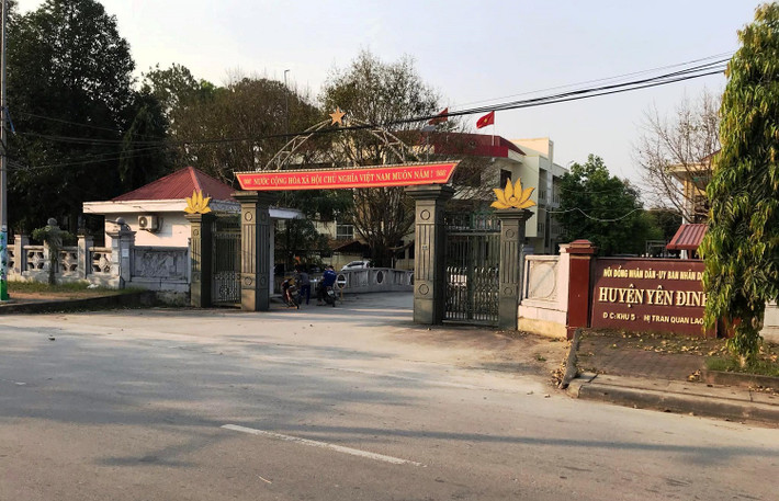 Chi tiêu vô tội vạ, huyện Yên Định nợ hơn 50 tỷ: Nhiều năm qua, Huyện ủy, UBND huyện Yên Định (Thanh Hóa) lâm vào cảnh “nợ như chúa chổm” với số tiền hơn 50 tỷ đồng. Trong đó, UBND huyện Yên Định nợ khoảng 23 tỷ đồng, Huyện ủy nợ khoảng 29 tỷ đồng.