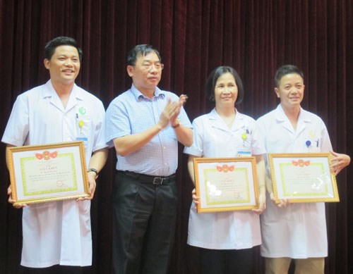 Dù là bài học về chuyên môn nhưng sự việc này khiến nhiều người cảm kích trước nỗ lực hết mình để cứu bệnh nhân trong trường hợp bệnh nhân bị "thập tử nhất sinh" của các y bác sĩ Việt Nam.