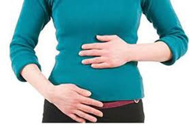 Triệu chứng di căn. Khi bệnh ở giai đoạn cuối, khối u xâm lấn đến các cơ quan, tổ chức xung quanh khối u có di căn, sẽ dẫn đến hiện tượng đau vùng bàng quang, đường tiết niệu hoặc phù chân, khi bệnh di căn xa sẽ xuất hiện tổn thương chức năng của cơ quan bị di căn, đau xương, suy nhược cơ thể…