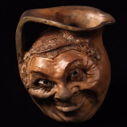 Trên thực tế Museum 101 ( bảo tàng 101) là một dự án kêu gọi cộng đồng mạng Twitter đóng góp những món đồ kỳ lạ, không có vật dụng trưng bày cụ thể nhưng lại có nhiều nhà trưng bày tham gia với “tác phẩm” kinh dị của mình cùng với #hashtag#Museum101.