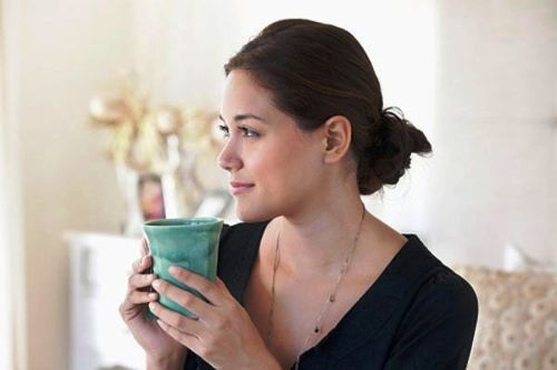 Thông thường, những người mắc chứng khó ngủ thường nhờ cậy đến thuốc ngủ. Tuy nhiên, ít ai biết được rằng tác dụng phụ của thuốc này cực kỳ nguy hiểm, về lâu dài nó có thể khiến cơ thể mất đi khả năng tự ngủ theo phản xạ tự nhiên mà phải phụ thuộc vào thuốc.