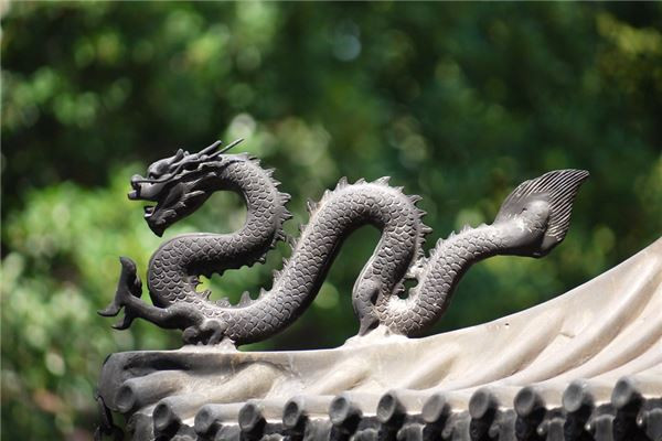Con giáp vốn tính tình phóng khoáng và đầy năng lượng. Tuổi Thìn bộc trực, có gì nói vậy, gặp được lãnh đạo biết trọng dụng người tài nên có cơ hội phát huy hết tài năng. Không chỉ có cơ hội thăng chức, con giáp còn may mắn trong việc kiếm tiền, kinh doanh bên ngoài. Mọi cơ hội đầu tư đều mang về thắng lợi, tham gia các trò chơi may rủi cũng dễ dàng trúng thưởng.