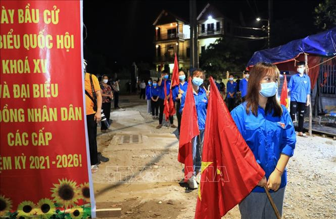 00 giờ 21/5/2021 thôn Lỗ Giao (xã Việt Hùng, huyện Đông Anh) chính thức được dỡ bỏ cách ly.