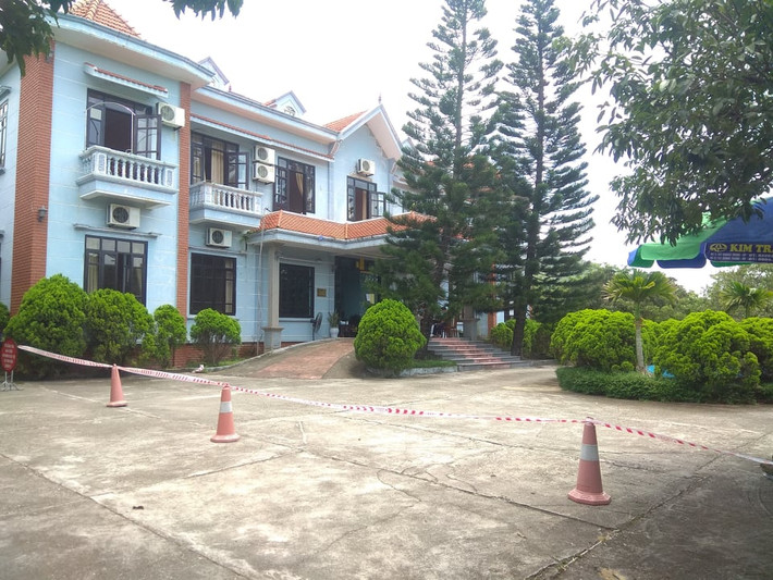 Hiện có 49 người đang cách ly y tế tại khách sạn Thái Ninh và Làng Ngói, Thôn 1, xã Hạ Long, huyện Vân Đồn, Quảng Ninh. Thời gian cách ly là 21 ngày kể từ 23h ngày 7/5/2021. (Ảnh cơ sở cách ly tập trung tại Vân Đồn)