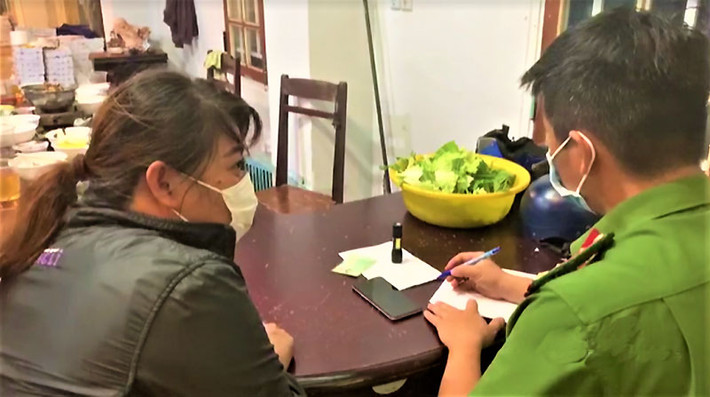 Xử phạt 35 triệu đồng nhóm tổ chức ăn uống bất chấp lệnh cách ly xã hội: Sáng 14/8/2020, Chủ tịch UBND phường Thắng Lợi, TP Buôn Ma Thuột, tỉnh Đắk Lắk đã xử phạt số tiền 35 triệu đồng với nhóm nam nữ tụ tập ăn nhậu, hát hò tại Văn phòng đại diện Công ty TNHH MTV xổ số kiến thiết Đắk Nông tại Đắk Lắk với. Trước đó, ngày 11/8/2020, cơ quan chức năng TP Buôn Ma Thuột đã phát hiện và lập biên bản nhóm người này về hành vi tụ tập đông người trong khi đang cách ly xã hội để PCD-COVID-19.