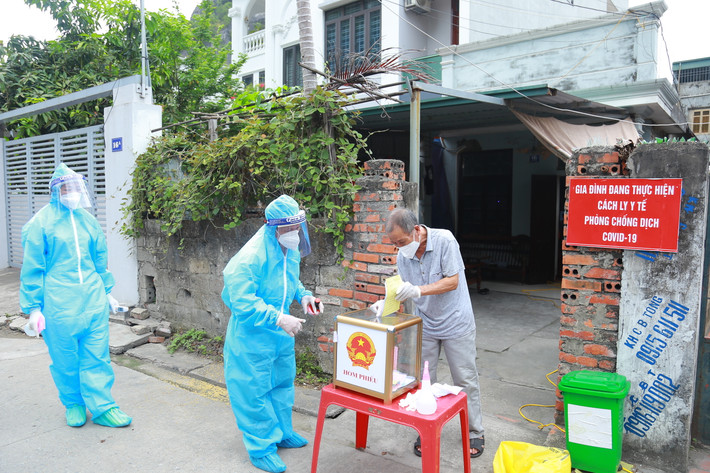 Tỉnh Quảng Ninh diễn tập bầu cử ĐBQH khóa XV và Đại biểu HĐND các cấp nhiệm kỳ 2021 - 2026 trong khu vực dân cư phong tỏa do dịch bệnh COVID-19 tại khu phố 6.