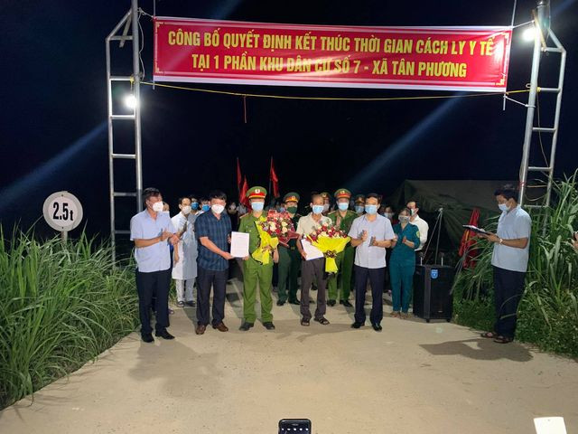 Trước đó, ngày 8/5, UBND huyện Thanh Thủy quyết định phong tỏa, cách ly y tế một phần khu dân cư số 7, xã Tân Phương do ghi nhận trường hợp B.L.G (SN 1979) dương tính với SARS-CoV-2. Đây là trường hợp F1 của bệnh nhân mắc COVID-19 tại ổ dịch Bệnh viện Bệnh Nhiệt đới Trung ương.