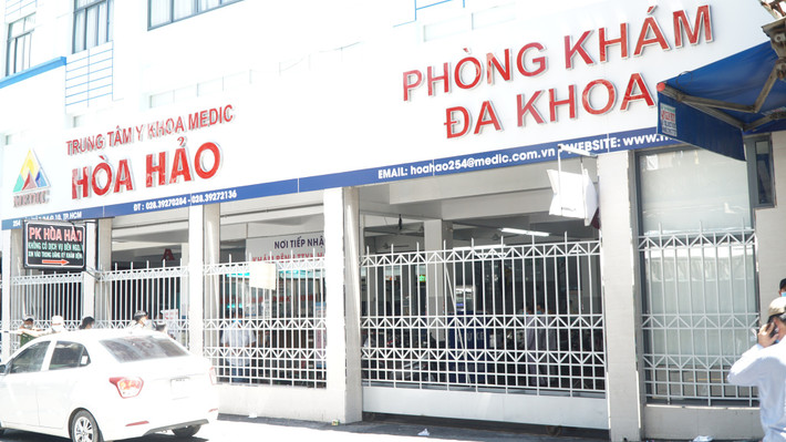 3. Phòng khám Đa khoa Medic Hòa Hảo, Phường 4, Quận 10: Sáng 20/5, lực lượng chức năng thực hiện phong tỏa Trung tâm y khoa (TTYK) Medic Hòa Hảo (P.4, Q.10, TP.HCM) vì một trường hợp nghi nhiễm COVID-19 từng tới khám.