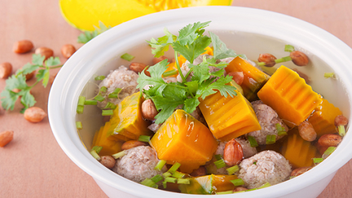 Cách làm canh bí đỏ nấu mọc. Với món canh bí đỏ nấu mọc thơm ngon này bạn cần thực hiện một số công đoạn sơ chế cũng như chế biến đơn giản sau đây.