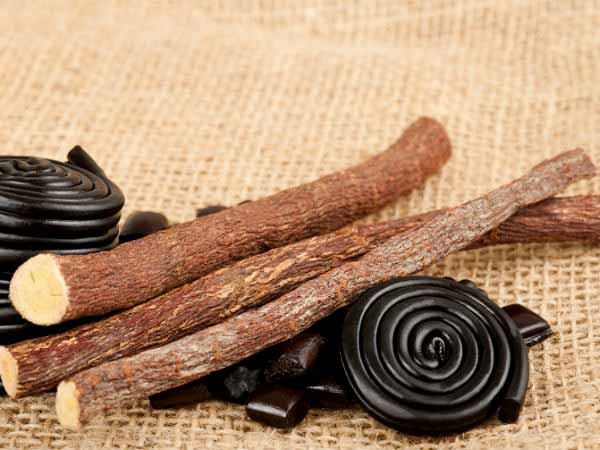 Cam thảo. Những lợi ích sức khỏe của cam thảo là rất nhiều. Một trong số đó là tăng cường khả năng miễn dịch và chống lại nhiễm trùng do vi khuẩn và virus có hại gây ra. Do đó, ăn loại thảo dược này giúp tăng cường khả năng miễn dịch hiệu quả.