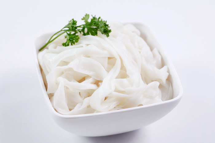 Glucid. Gạo, bún, bánh đa, bánh mì: Tùy mức vận động tiêu hao năng lượng của cơ thể mà có định lượng ăn thích hợp. Tuy nhiên, mùa hè không cần ăn quá nhiều, trung bình 1 chén cơm/bữa với những người không muốn tăng cân.