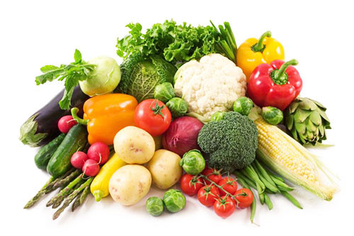 Vitamin và các chất khoáng, nhóm rau củ và trái cây. Mùa hè nên ăn nhiều trái cây và đa dạng loại trái cây vừa để bù nước mất qua đường mồ hôi, giải nhiệt của mao mạch, vừa giúp cung cấp các chất khoáng bị mất vì đây là nguồn cung cấp các chất khoáng tự nhiên rất tốt như: Na, K. Ca, P, Fe, I, Zn, Se… rất cần cho các hoạt động sống của cơ thể. Nên chế biến rau củ ở dạng luộc, salad trộn, hoặc món xào với thật ít dầu mỡ, đồng thời nên tăng cường dạng nấu canh rau củ…