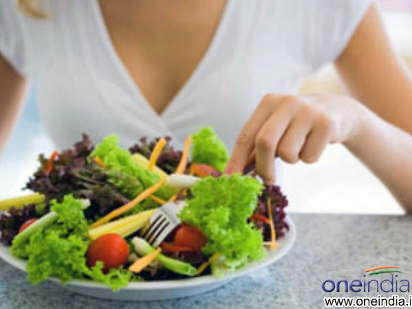 Không ăn chất béo. Không ăn chất béo, hoặc giảm tới mức thấp nhất vô tình lấy đi nguồn chất béo lành mạnh cần thiết để cơ thể chống lại bệnh tim mạch. Phụ nữ tiền mãn kinh hoặc mãn kinh nên bổ sung các loại chất béo có nguồn gốc thực vật như các loại hạt, cá, bơ. Nguồn chất béo này rất giàu vitamin E, Omega 3 và chất chống oxy hoá, đây là những chất ngừa ung thư hiệu quả, ngoài ra còn chốn lão hoá.