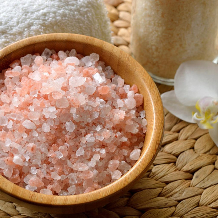 Bên cạnh đó, muối hồng Himalaya còn có tác dụng giảm stress nhanh chóng. Ảnh: trimuncantho.