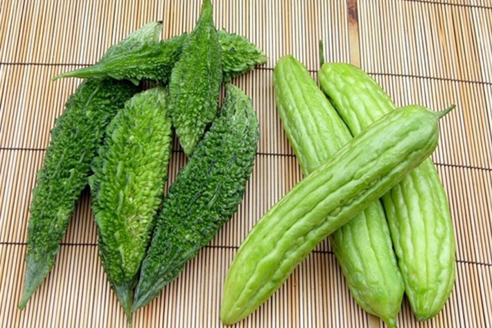 Mặc dù có vị đắng nhưng mướp đắng lại công dụng giúp giải nhiệt tốt và giảm bớt mệt nhọc. Vì thế bạn nên tăng cường ăn loại thực phẩm này để tăng cường sức khỏe và phòng chống say nắng. Ảnh: laodong.