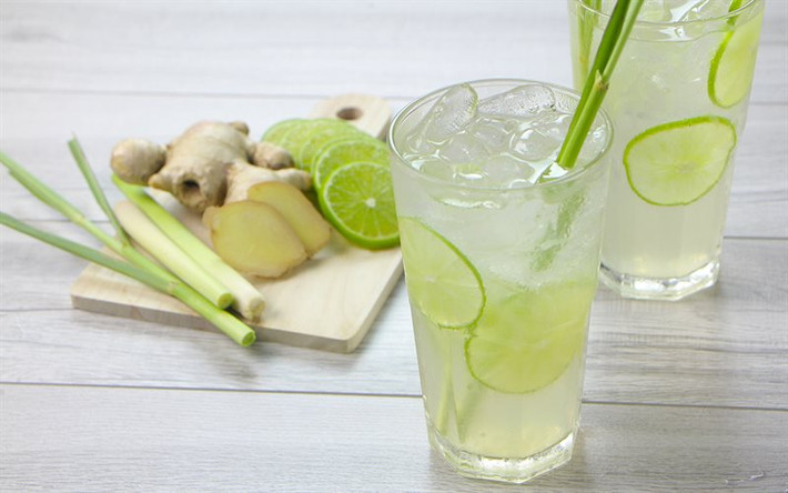 Nước chanh chứa nhiều vitamin C cũng sẽ giúp loại bỏ được các triệu chứng chóng mặt, buồn nôn khi bị say nắng. Ảnh: cooky.
