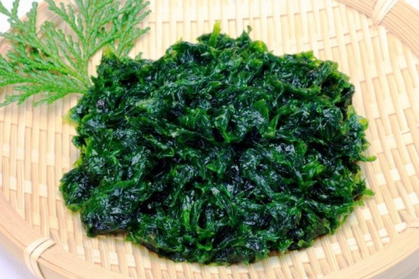 Trong chế độ ăn uống của người Nhật cũng có nhiều thực phẩm giàu collagen như nước dùng xương và tảo xoắn (một loại tảo). Ảnh: dinhduong.