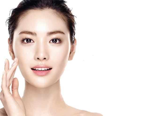 Điều đó có nghĩa là bạn không nên trang điểm hay sử dụng bất kỳ sản phẩm chăm sóc da nào trừ những sản phẩm có tính chất dịu nhẹ với làn da trong 24 giờ mỗi tuần hoặc lâu hơn để làn da của bạn sử dụng các cơ chế bảo vệ tự nhiên của chính nó. Ảnh: thammyhongngoc.