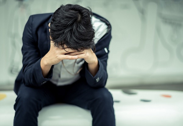 Đàn ông có năng lượng tiêu cực. Không chỉ đàn ông mà tất cả những người có năng lượng tiêu cực tốt nhất nên tránh xa. Ở gần họ, bạn luôn cảm thấy cuộc sống đầy rẫy bất công, xấu xa.