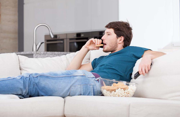 Được biết, lười vận động có thể làm giảm trao đổi chất, giảm khả năng kiểm soát lượng đường trong máu, điều hòa huyết áp và tiêu hóa chất béo.