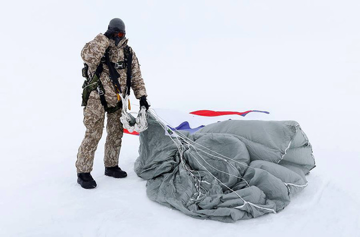 Các đơn vị đặc nhiệm Spetsnaz của Nga có lịch sử phát triển từ thời Liên Xô, với mục đích ban đầu là nhằm thành lập các đơn vị chiến đấu đặc biệt có khả năng triển khai nhanh và cũng như thực hiện các nhiệm vụ tác chiến đặc biệt mà các đơn vị bộ binh thông thường không thể làm được.