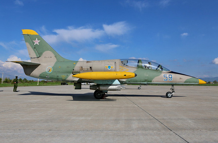 Aero L-39 Albatros là dòng máy bay huấn luyện phản lực đa năng phổ biến nhất thế giới do hãng chế tạo máy bay Aero Vodochody thiết kế và sản xuất. Trong giai đoạn từ năm 1971 cho đến 1999 đã có hơn 2.800 chiếc L-39 được chế tạo.