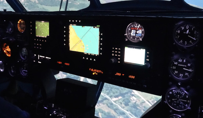 Một trong những điểm thay đổi lớn của Mi-8 MSB-V là thiết kế buồng lái và trang thiết bị điện tử của nó sẽ được thay đổi theo hướng thân thiện hơn với phi công với các màn hình hiển thị LCD đa chức năng và hệ thống dẫn đường mới. Trong ảnh buồng lái mới của Mi-8 MSB-V.