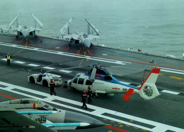 Máy bay trực thăng Z-9 cũng tham gia huấn luyện