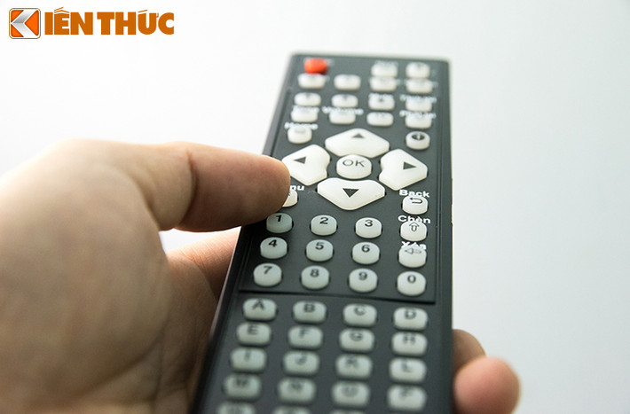 Remote vừa tay với phím bấm nhạy.