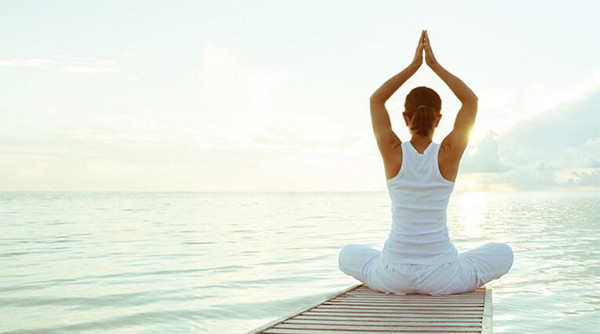 Các bài tập kéo giãn cơ như yoga, vươn vai… 5-7 lần/tuần, mỗi lần kéo dài 3-5 phút.