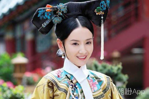Như đã nói ở trên, Hoàng hậu sinh được tất cả bốn người con. Ngoài Hòa Kính công chúa được gả chồng tận Mông Cổ Khoa Nhĩ Thẩm xa xôi, ba người con còn lại của bà đều mất sớm. Từ lúc 16 tuổi kết hôn cùng Hoằng Lịch, ngay sau đó đã sinh liền ba con, con chưa đầy tháng đã qua đời khiến cho sức khỏe, tinh thần của Hoàng hậu sa sút và không được điều trị triệt để. Hình ảnh Phú Sát Hoàng hậu được tạo dựng trên phim. Nguồn: sxdaily.com.cn.