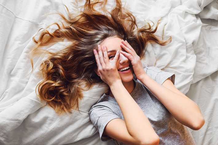 Tuổi Mùi: Sự nghiệp: công việc khởi sắc. Tài vận: rất tốt, hôm nay thuận lợi cho việc đàm phán liên quan đến tiền bạc. Tình cảm: ngày có nhiều niềm vui. Ảnh: disolve.com.
