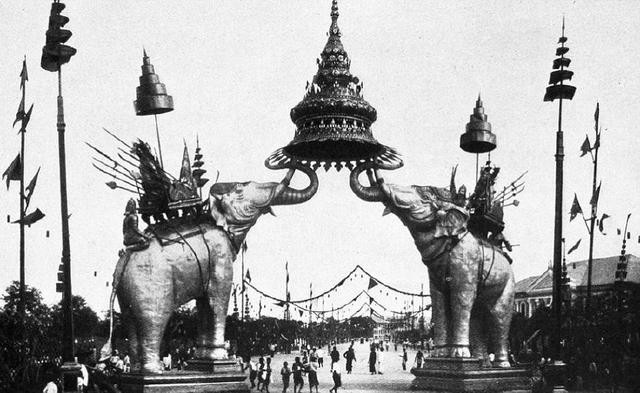 Bức tượng voi khổng lồ, hoành tráng tại một công viên ở Bangkok. Ảnh: baidu.com.