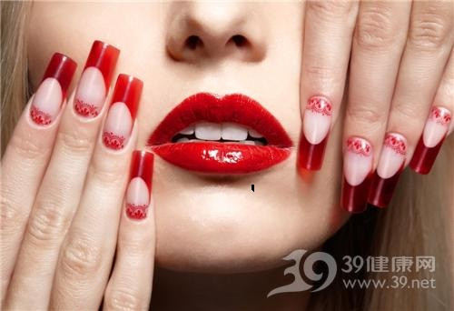 Nốt ruồi ở phía dưới môi: Phụ nữ có nốt ruồi ở phía dưới môi là người thích buôn chuyện, nói xấu người khác sau lưng, hay tò mò chuyện người khác, chính vì thế họ rất dễ đắc tội với người khác và thường không có bạn thân. Ảnh: 39.net.