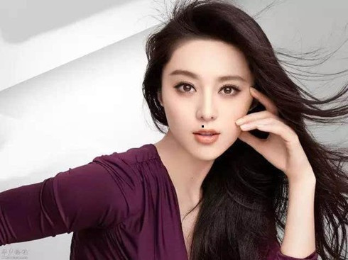 Theo bài viết đăng tải trên trang Xingzuo360, người có nốt ruồi trên môi là người có lộc ăn, không phải lo thiếu ăn, thiếu mặc, thường xuyên được người khác mời ăn, đồng thời họ cũng rất tỉ mỉ, cầu kỳ trong việc ăn uống. Đặc biệt người phụ nữ có nốt ruồi trên môi thường là người có diện mạo hơn người, vận đào hoa vô cùng tốt. Ảnh: xingzuo360.cn.