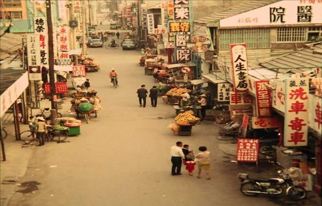 Một khu chợ nhỏ trên đường phố Đài Bắc. Ảnh: Sohu.com.