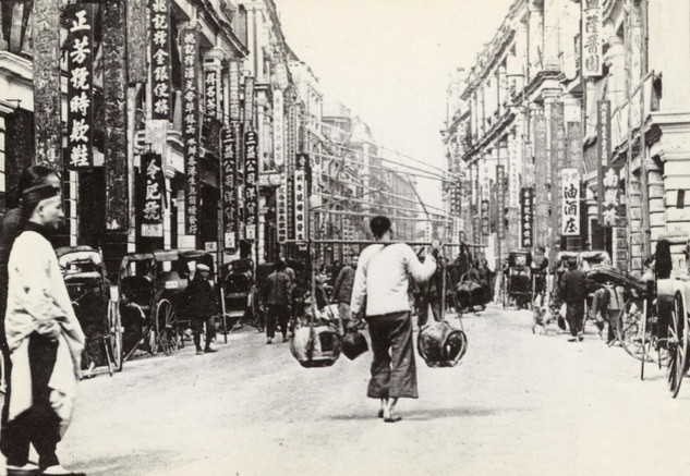 Đường “Hoàng Hậu” ở Hồng Kông năm 1880. Ảnh: sina.com.cn.
