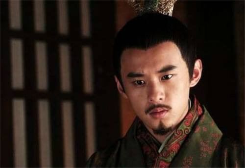 Vì muốn diệt trừ Lưu Như Ý, Lã Hậu đã triệu Lưu Như Ý hồi cung. Nhưng Lưu Doanh rất yêu quý người anh em này nên luôn bảo vệ Lưu Như Ý. Nhân cơ hội Lưu Doanh ra ngoài đi săn, Lã Hậu đã đầu độc chết Lưu Như Ý, việc này khiến Lưu Doanh vô cùng đau lòng.Tạo hình của Lưu Như Ý trên phim. Ảnh: Zhidao.baidu.com.