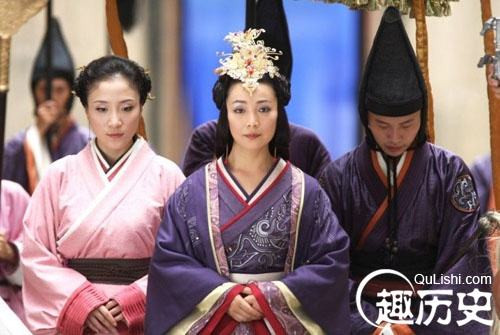 Sau khi Huệ Đế qua đời, Lã Hậu muốn đưa Thiếu Đế lên ngôi, nhưng Thiếu Đế biết mẹ của mình bị Lã Hậu sát hại, nên đã nói với Lã Hậu rằng khi nào lớn lên sẽ trả thù cho mẹ, điều này khiến Lã hậu vô cùng tức giận nên đã ra tay sát hạt Thiếu Đế, sau đó lập Lưu Nghĩa làm vua, nhưng khi Lưu Nghĩa đăng cơ được bốn năm thì Lã hậu qua đời. Ảnh: Qulishi.com.
