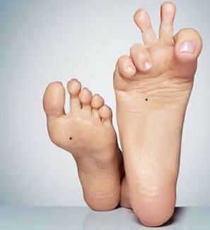 Nốt ruồi ở lòng bàn chân: Người đàn ông có nốt ruồi ở lòng bàn chân là người hay phải di chuyển, bôn ba khắp nơi. Họ là người có tiếng nói trong công việc. Ảnh:ziyun.com