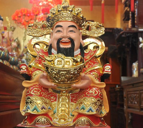 Tháng 3/2018 nếu xét theo cách tính âm lịch thì tháng này chính là thời gian tốt nhất để nghênh đón thần tài. Người tuổi Hợi, tuổi Tỵ, tuổi Thìn sẽ là ba con giáp được thần tài phù hộ, tiền tràn ngập két trong thời gian này. Ảnh: baomoi.com.