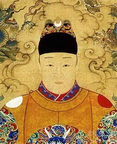 Chết đuối vì rơi xuống thuyền: Minh Hy Tông Chu Do Hiệu (1605-1672) là người không hứng thú với việc quốc gia đại sự, chỉ thích điêu khắc gỗ. Một hôm, Minh Hy Tông tự tay làm một chiếc thuyền gỗ rồi bơi thuyền ra giữa hồ ở Ngự hoa viên, không may thuyền bị lật, kết quả Minh Hy Tông bị chết đuối. Ảnh: 92to.com.