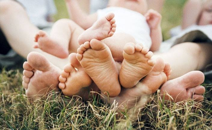 Nuôi con khỏe, dạy con ngoan: Phụ nữ tuổi Tý sau khi kết hôn mà vẫn tiếp tục công việc thường là người độc lập cao về kinh tế, cũng được coi là trụ cột tài chính trong nhà. Họ là người ôn hòa, là người phụ nữ thiện tâm được bồ tát phù hộ, bẩm sinh đã có duyên với phật giáo, phúc âm dồi dào. Ảnh: doisongphapluat.com.