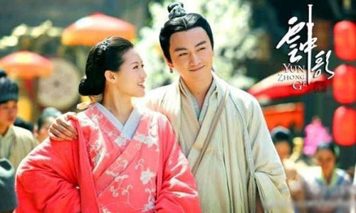 Hán Tuyên đế - Hứa Hoàng hậu: Trong lịch sử Trung Quốc, rất ít có hoàng đế nào xuất thân từ nghèo hàn sau đó nắm ngôi vương như Hán Tuyên đế. Ông nội của ông là con trai trưởng của Hán Vũ đế, tự sát do binh biến, cha của ông cũng chết lúc ông còn rất nhỏ. Ngay từ nhỏ, Hán Tuyên đế đã là một cô nhi với thân phận bình dân, sau lớn lên ông lấy Hứa Bình Quân làm vợ, vợ của ông cũng là một con nhà thường dân.
