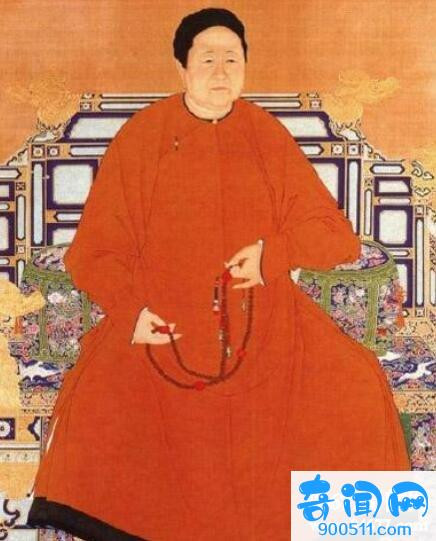 Thời kỳ Mãn Thanh, vị trí của cung nữ rất thấp, mặc dù có một số người xuất thân quý tộc nhưng họ vẫn chỉ mang thân phân nô dịch trong cung cấm. Nhưng trong lịch sử nhà Thanh, lai xuất hiện một cung nữ rất nổi tiếng, đó là Tô Ma Lạt Cô, bà chính là người thầy vỡ lòng của Khang Hi Đế, bà sống đến năm 90 tuổi, cả đời không tắm rửa, nhưng lại được Hoàng đế Khang Hi kính trọng. Ảnh: baidu.com.
